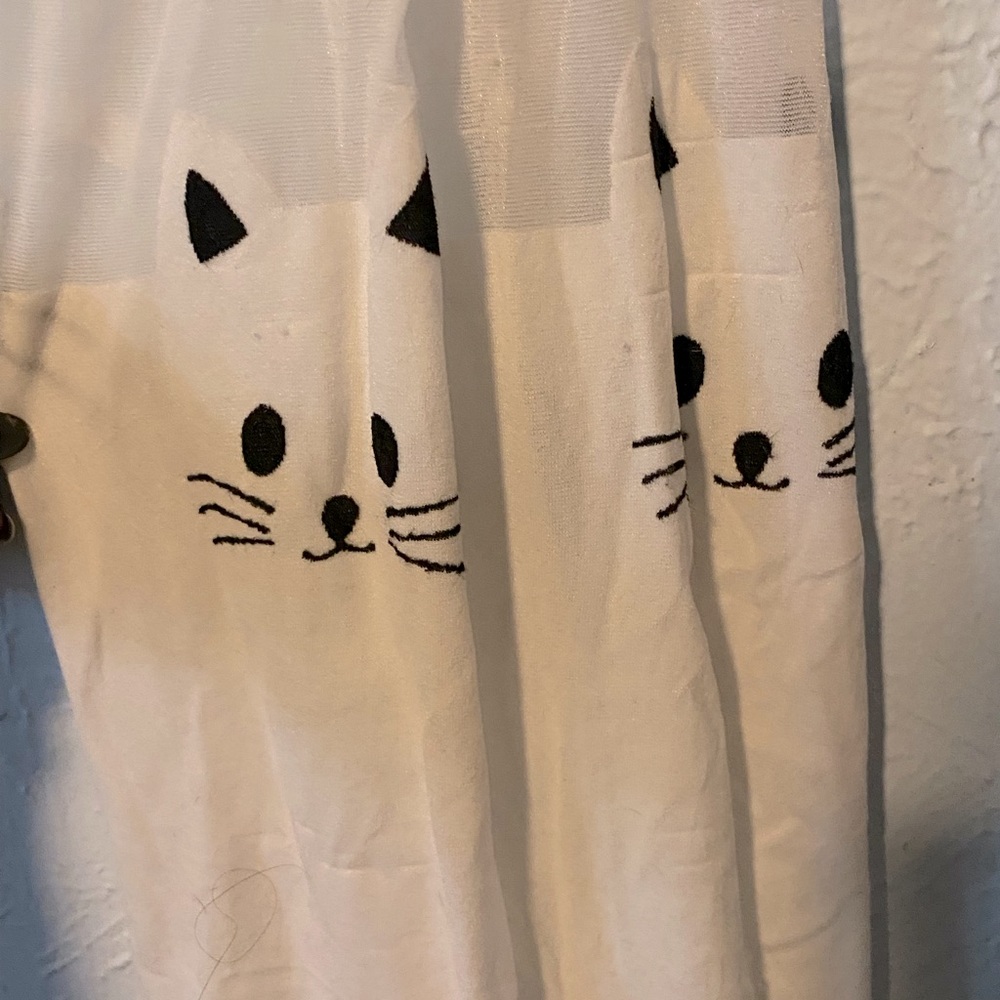 White Cat Stocking ∩^ω^∩